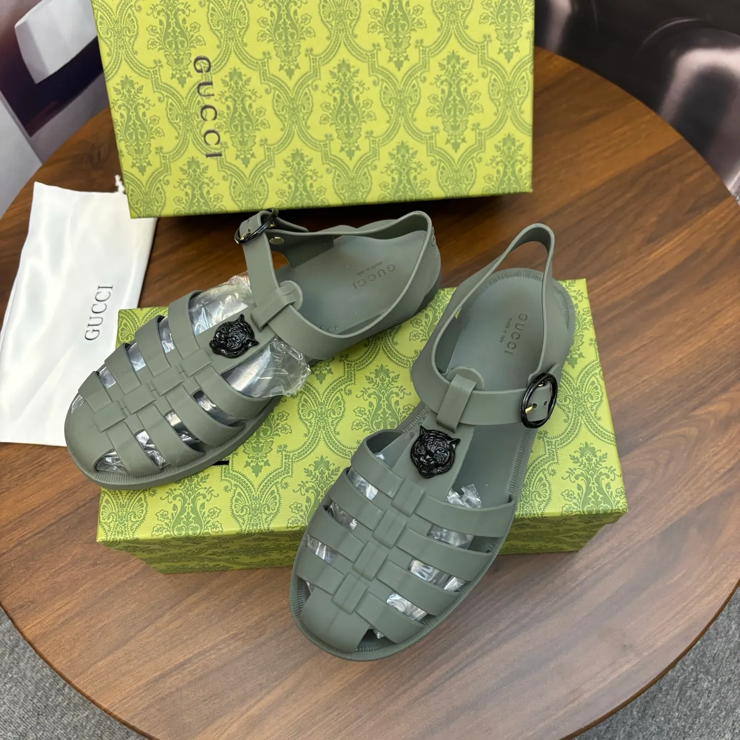 Men's shoes 260💰 [Gucci] Counter quality, top-quality original goods, real photos! Original TPU material, fine workmanship, comfortable; genuine 1:1 replica Size: 36 ~ 46